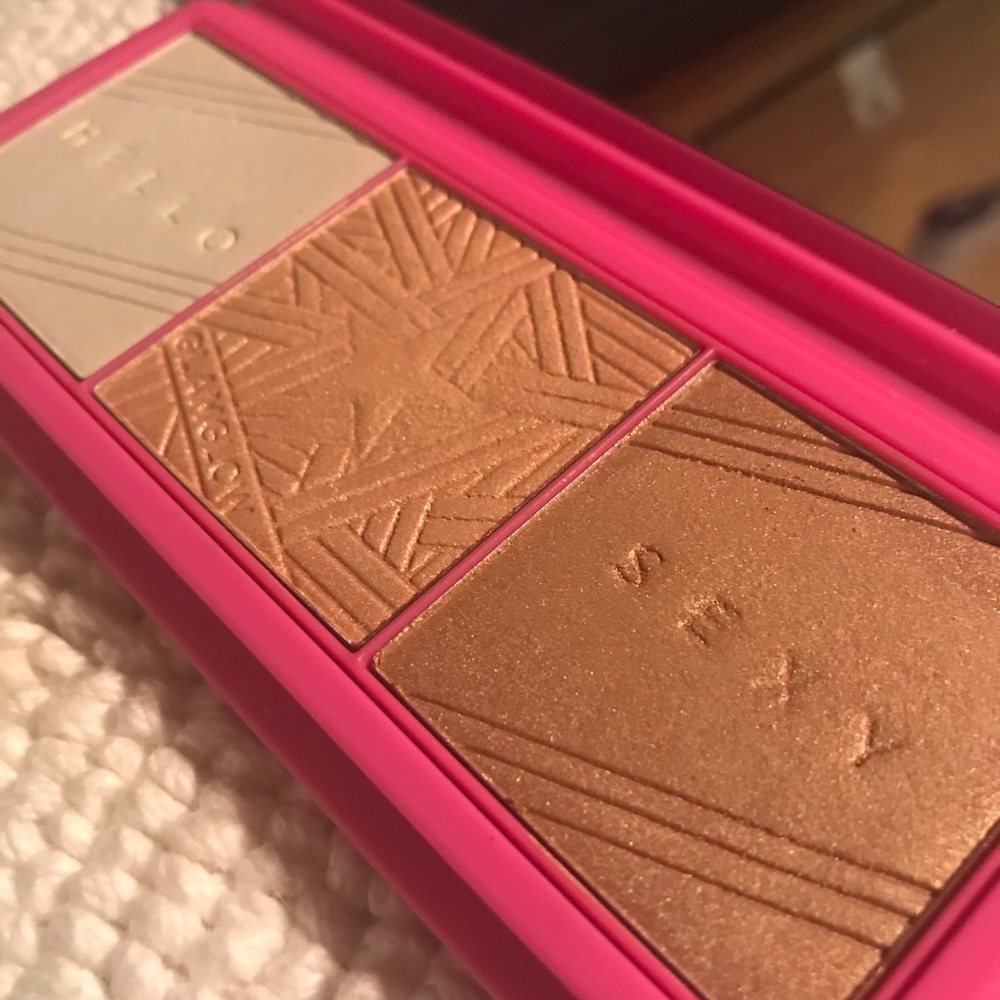 GlamGlow: Glow Powder Highlighter Palette - Picture 3 of 4